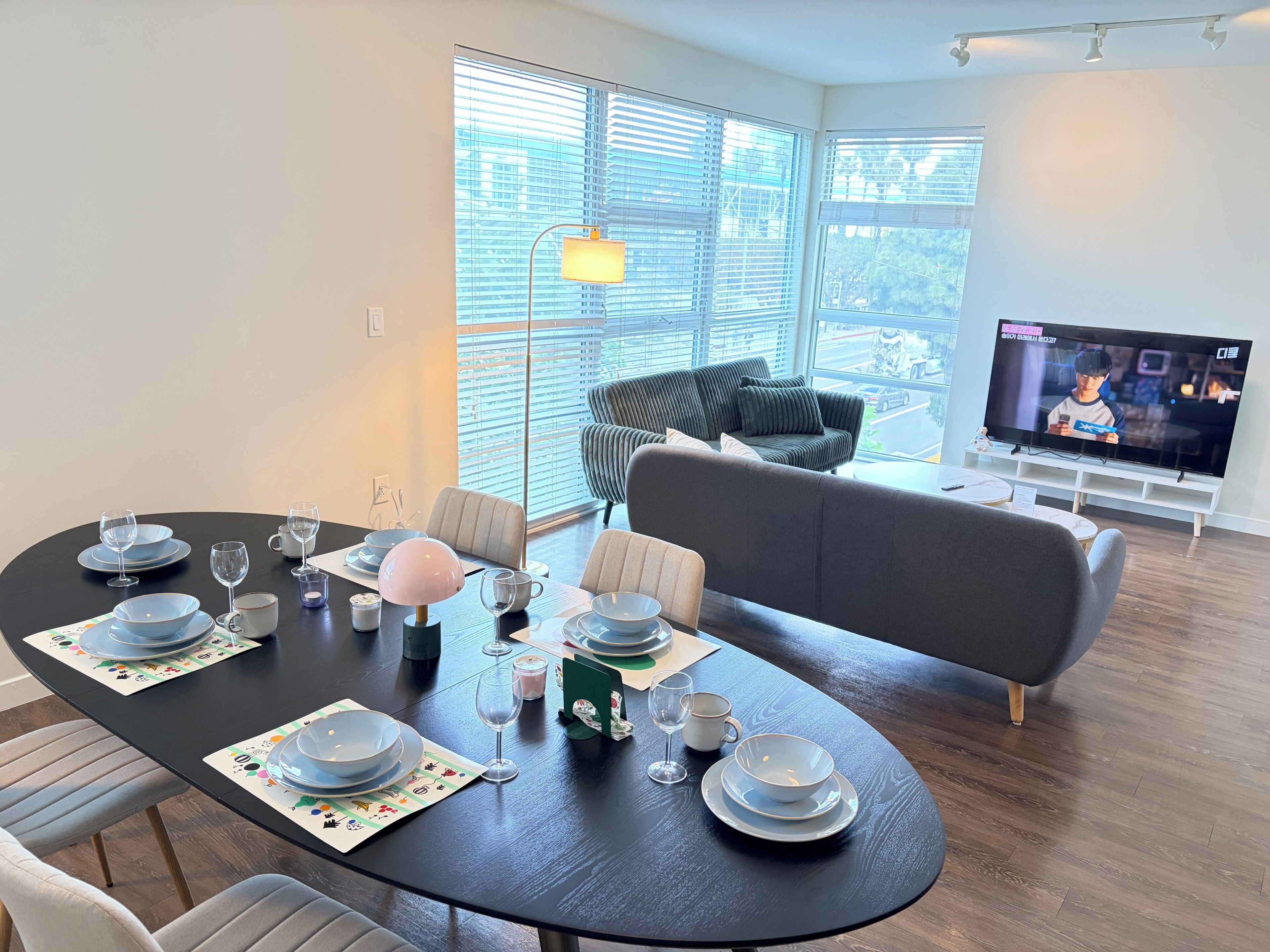 Premium Apartment, 2 Bedrooms, City View | In-room dining