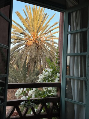 Property grounds - Serene Villa in private oasis, Atlas view, 20 min from Marrakech. 2 pools. (Ouled Jelal)