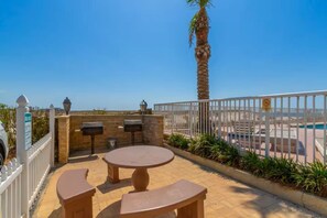 Outdoor dining - Gulf front beautiful beachfront great view large balcony 2 king beds Royal Palms (Gulf Shores)