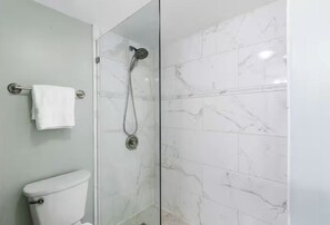 Shower, hair dryer, towels, soap - Gulf front beautiful beachfront great view large balcony 2 king beds Royal Palms (Gulf Shores)