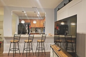 Fridge, microwave, oven, stovetop - 3 Bdrm 2 Bath Pool home close to everything (Jacksonville)
