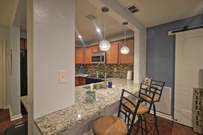 Fridge, microwave, oven, stovetop - 3 Bdrm 2 Bath Pool home close to everything (Jacksonville)