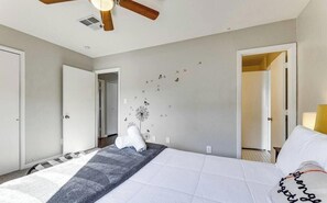 4 chambres, fer et planche à repasser, Wi-Fi, draps fournis