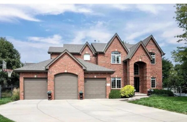 Exterior - Spacious Luxury Retreat• Relax & Feel at Home (Omaha)