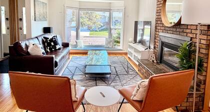 New | Cozy Retreat | Walk UofC | 13m DT | 16m Airport | Patio Parking Games BBQ