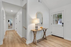 Interior - Spacious 4BR retreat near The Square w/ BBQ grill (Oxford)