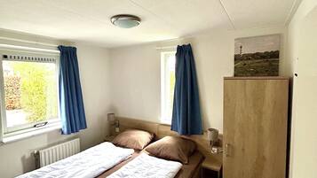3 slaapkamers, een strijkplank/strijkijzer, wifi