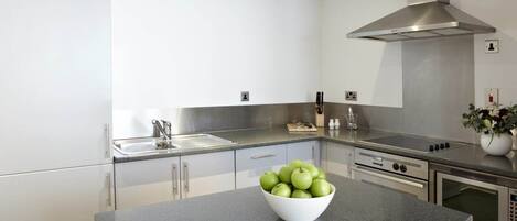 Coffee/tea maker, fridge, microwave, oven