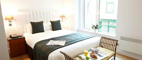 2 bedrooms, in-room safe, desk, iron/ironing board