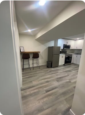 Private kitchen - Cozy 1 bedroom Basement suite (Private Entrance) (Winnipeg)