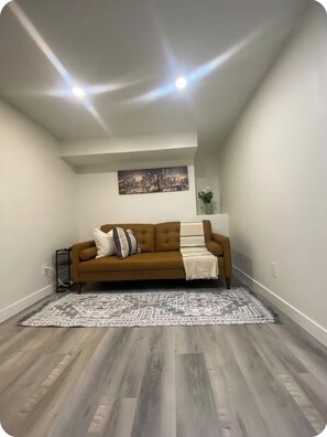 Living area - Cozy 1 bedroom Basement suite (Private Entrance) (Winnipeg)