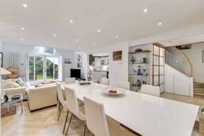 Interior - The Hampstead Heights (Greater London)