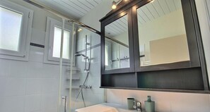 Shower, hair dryer, towels - Le palmier - PENVENAN (PENVENAN)