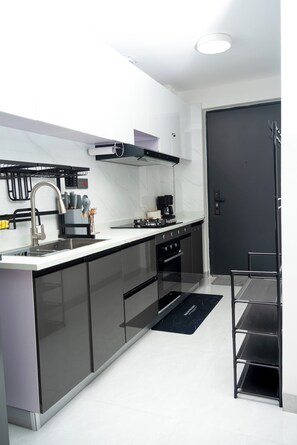 Private kitchen - The Residence Kilimani - Gym, Pool & Private Balcony (Nairobi)