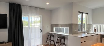 The Lite House | Private Luxe Living in Edge Hill, Cairns, live like a local.