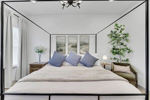 3 bedrooms, iron/ironing board, WiFi, bed sheets - 3-bedroom house in soothing Austin with cool AC and charm (Austin)