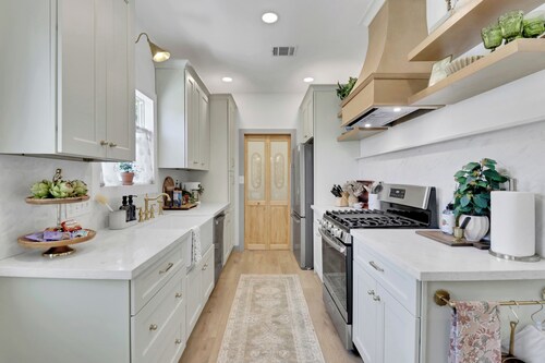 3-bedroom house in soothing Austin with cool AC and charm