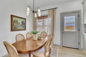 Dining - 3-bedroom house in soothing Austin with cool AC and charm (Austin)