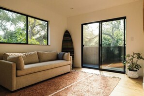 Living area - Secluded Montecito Modern Retreat (Toro Canyon)