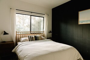 Iron/ironing board, Internet, bed sheets - Secluded Montecito Modern Retreat (Toro Canyon)