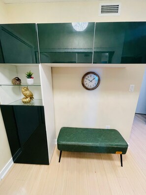 Suite classique, balcon, vue sur la ville | Intérieur