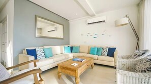 Living area - The One & Only Luxe Beachfront Villa ~ Hotel Zone (Puerto Vallarta)