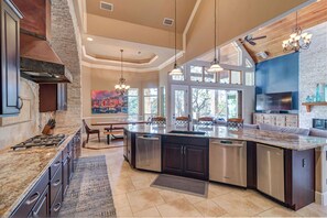 Fridge, microwave, oven, stovetop - 4BR Luxe Villa + All King Suites w/Private Baths! (Lago Vista)