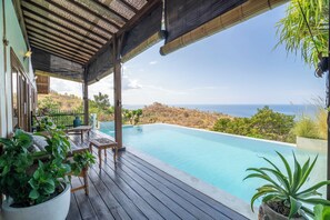 Pool - Chalet with 3 bedrooms and panoramic views (Karangasem)