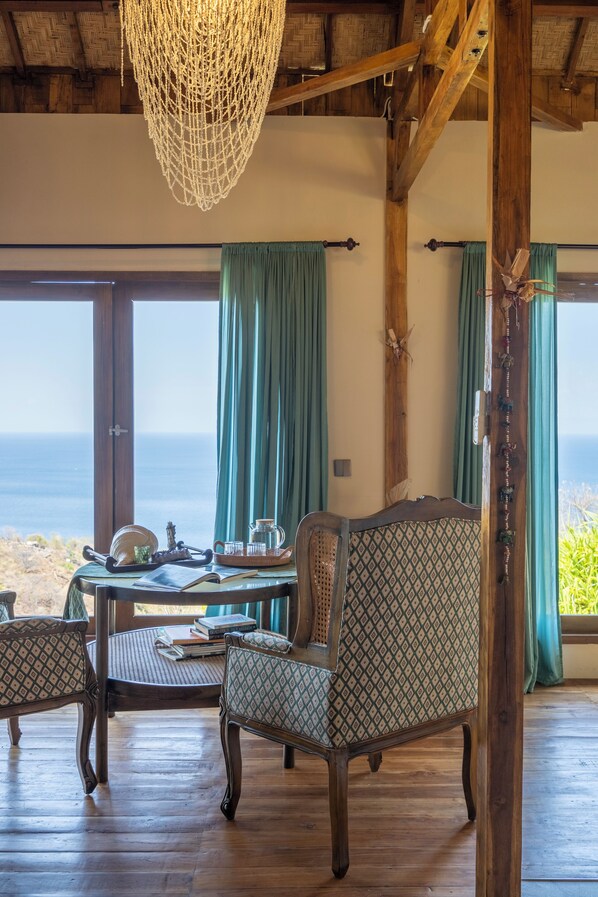 Interior - Chalet with 3 bedrooms and panoramic views (Karangasem)