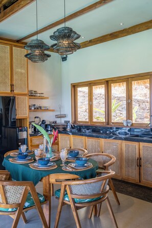 Dining - Chalet with 3 bedrooms and panoramic views (Karangasem)