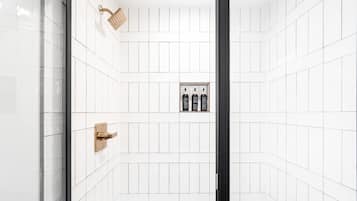 Bruser, hårtørrer, håndklæder, Shampoo