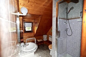 Shower - LE MOULIN - BESSE AND SAINT ANASTAISE (BESSE ET SAINT ANASTAISE)