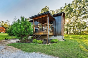 Exterior - Hot Tub Under the Stars, Fire Pit & Smoky Mountain (Sevierville)