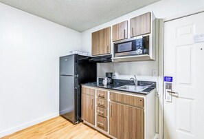 Private kitchen - Everstay Living  (Dallas)