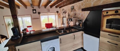 Kühlschrank, Mikrowelle, Ofen, Geschirrspüler