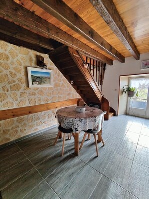 Dining - La Couze - BESSE ET SAINT ANASTAISE (BESSE ET SAINT ANASTAISE)