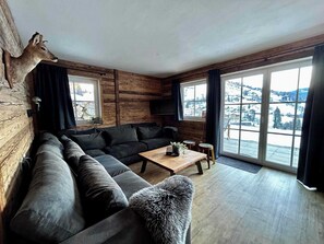 Living room - Alpine Apartment Near Ski Lift (Saalbach-Hinterglemm)