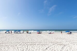 Beach - Gulf Front 3rd Floor 2/2 - Large Balcony - Keyless Entry - Steps From the Beach (Gulf Shores)