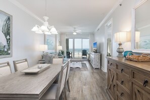 Dining - Gulf Front 3rd Floor 2/2 - Large Balcony - Keyless Entry - Steps From the Beach (Gulf Shores)