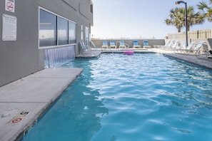 Pool - Gulf Front 3rd Floor 2/2 - Large Balcony - Keyless Entry - Steps From the Beach (Gulf Shores)