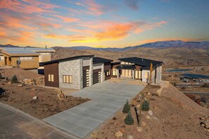 Exterior - Grand Mountain Estate near Park City with Sport Court and Theater (Daniel)