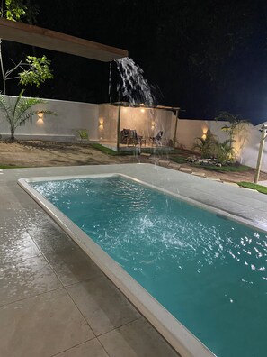 حمام سباحة