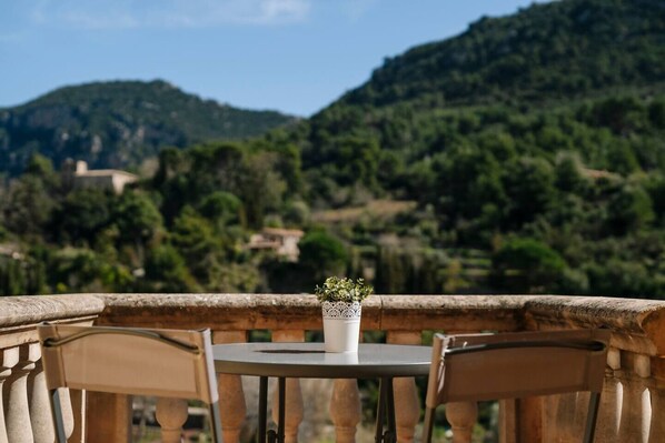 Outdoor dining - Vrbo Property (Valldemossa)
