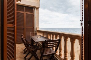 Outdoor dining - Vrbo Property (Valldemossa)