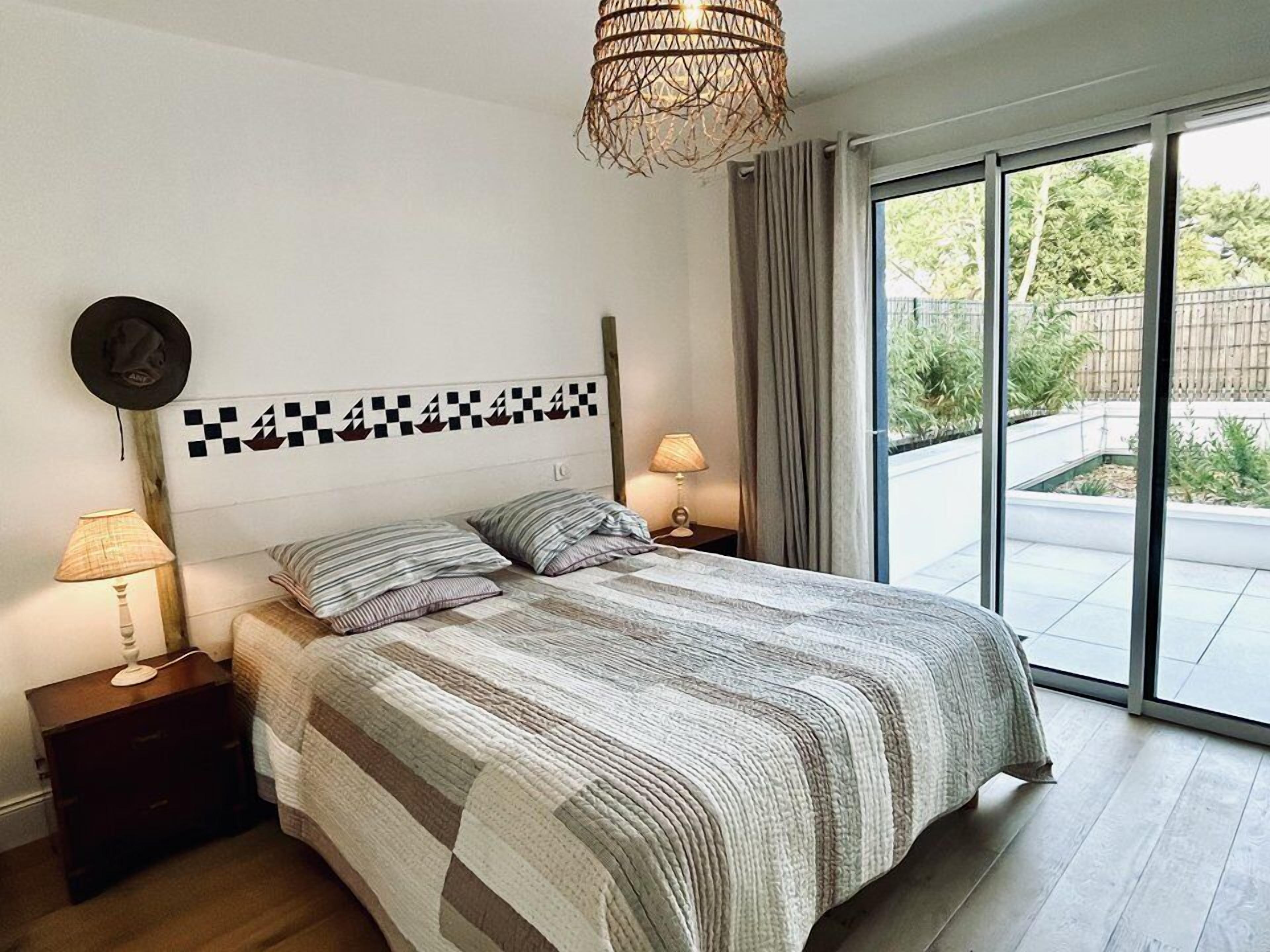 2 habitaciones, tabla de planchar con plancha y wifi gratis 