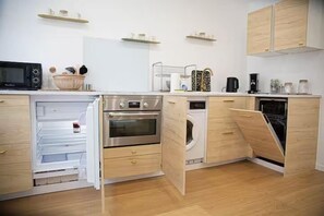 Kühlschrank, Mikrowelle, Ofen, Geschirrspüler