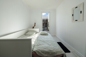 Fer et planche à repasser, Wi-Fi gratuit, draps fournis