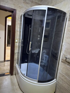 Jetted bath, towels, soap, toilet paper - The Landmark VIP Suite سويت لاند مارك VIP (6th of October City)