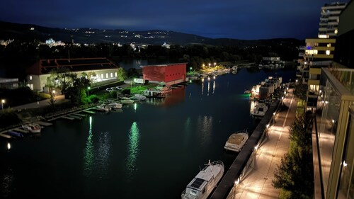 Living by the river in the City Apartment Linz Donaublick - Cafe & WLAN, self-check-in