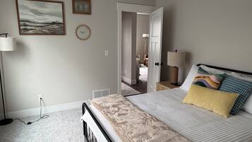2 bedrooms, desk, travel cot, free WiFi